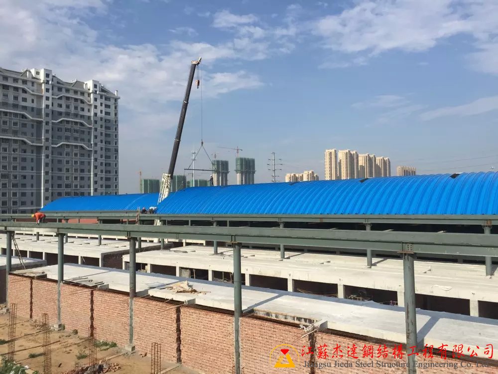 山東濰坊農(nóng)貿市場拱形屋頂工程